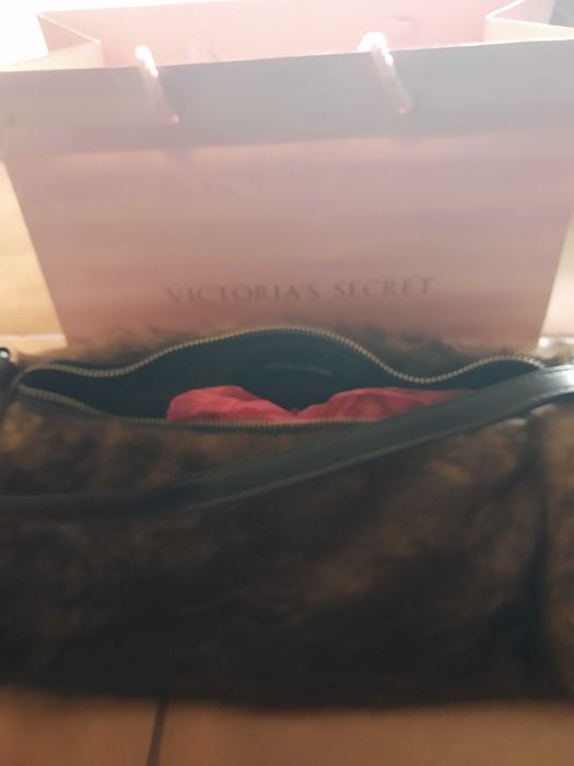 Чанта ,естествен косъм,цяла кожа,фирма Victoria's secret,ДНЕС 150лв,
