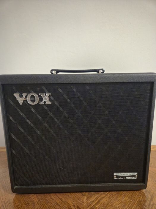 Set de chitara squier stratocaster affinity ow și amp vox cambridge 50