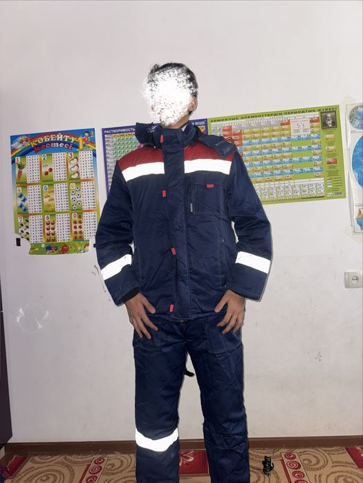 Продаётся рабочая одежда и обувь.