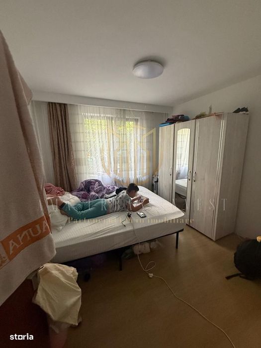 Teiul Doamnei Grigore Ionescu 4 camere 85 mp , an 1986 , pret 156000 e