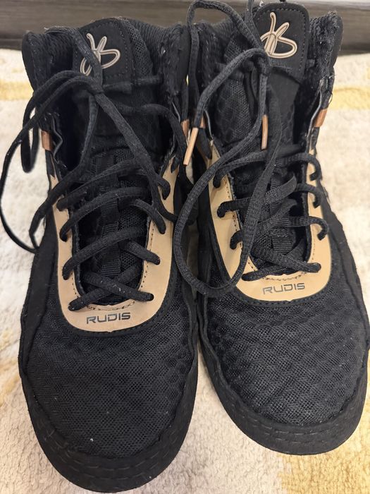 Продам борцовки RUDIS в хорошем состоянии.