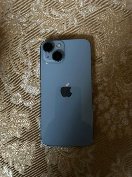 iPhone 14 голубой цвет