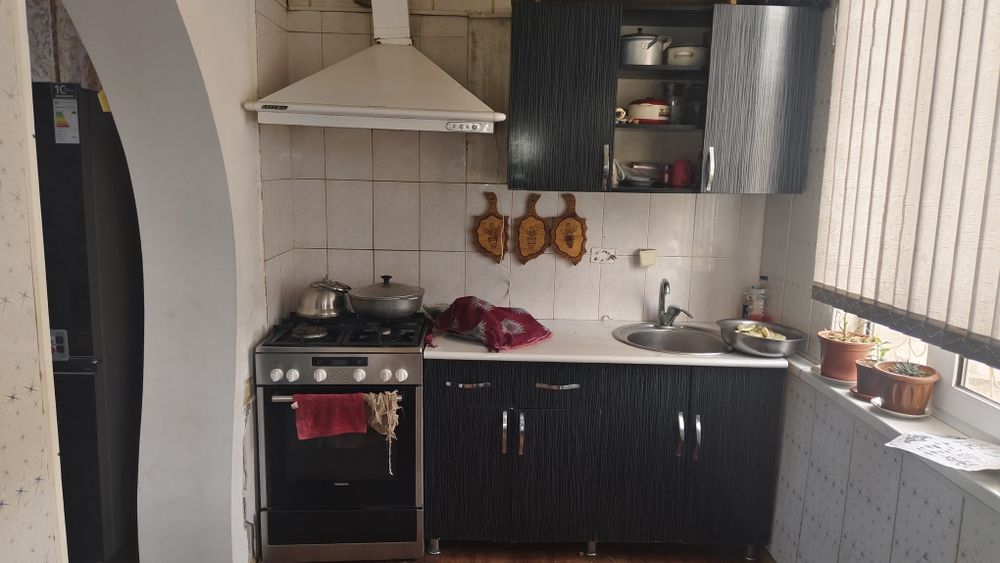 3 honalik yevro rimont qilingan 1 chi etaj oldi arqa agarot bor