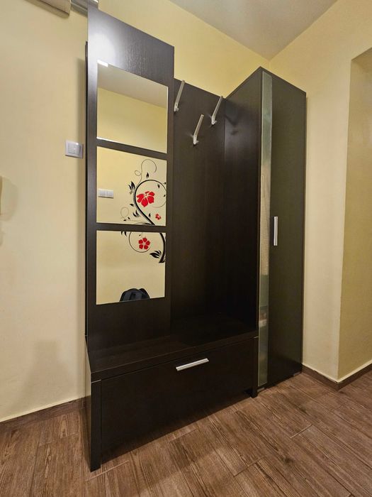 Vand mobila pentru hol Mobexpert – cuier si dulap, stil modern, stare foarte buna