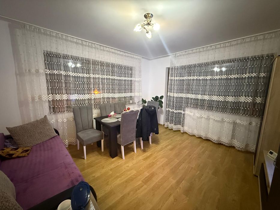 Vand apartament 2 camere Sub Cetate