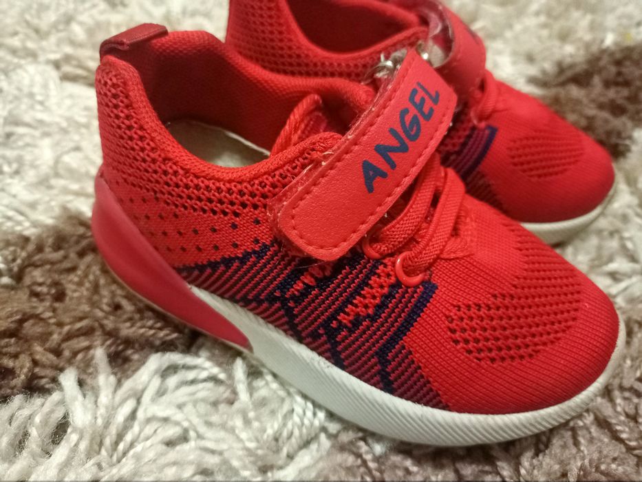 Продам детскую обувь