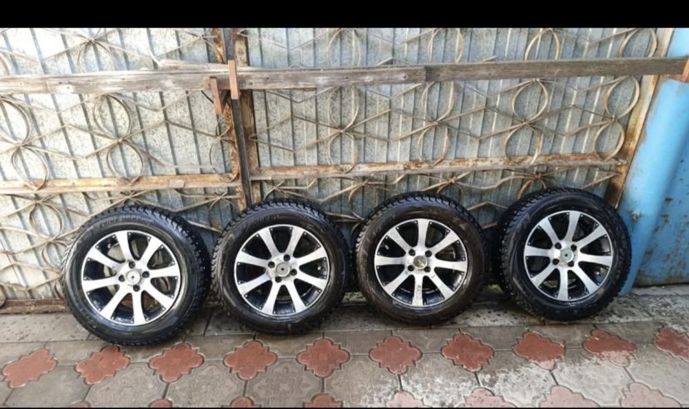 Продам титанки в сборе на зимней шифрованной резине 175/65r14