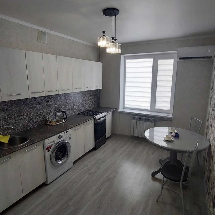 Дава се под наем Едностаен апартамент в Пловдив, Кършияка - 40 кв.м за 204 € - Снимка #2