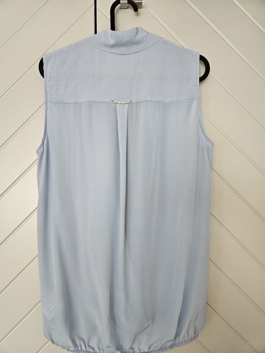 Liu.Joe копринен светлосин потник р-р L/44. Като нов. Обличан веднъж.