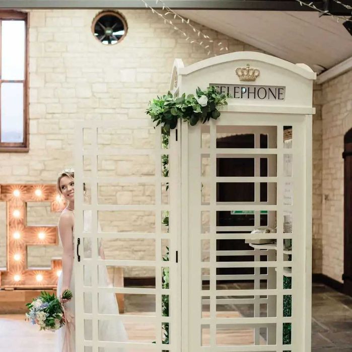 Cabina telefonica londoneza si audio guestbook