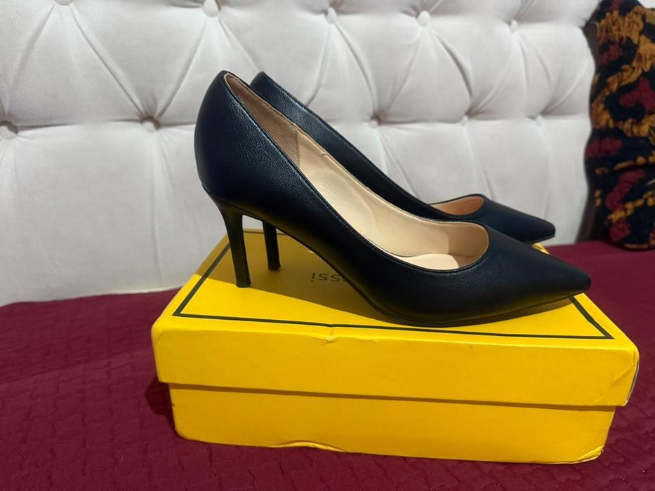 Продам туфли новые