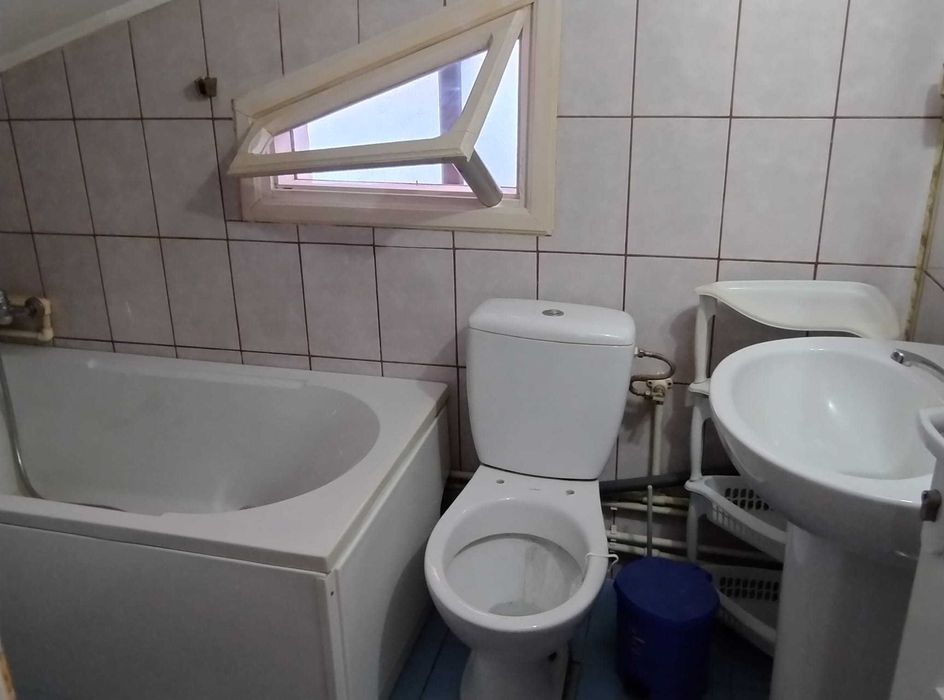 Inchiriez apartament 2 camere la casa