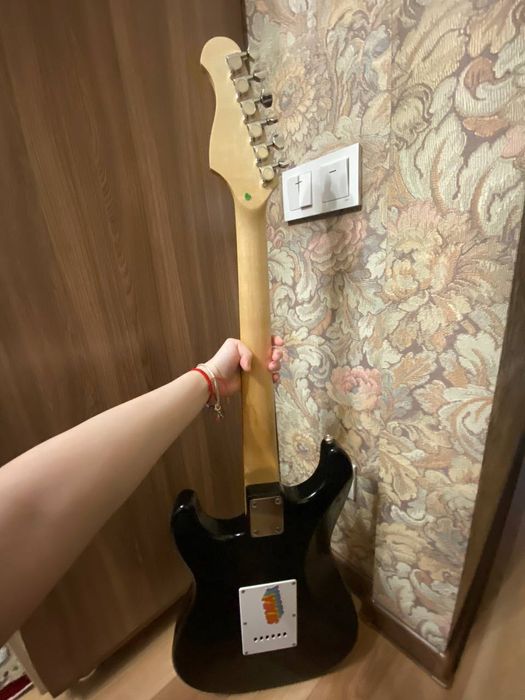 Электро гитара продается
