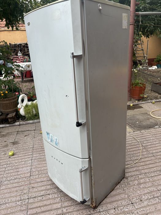Frigider cu doua usi pret.820 lei.
