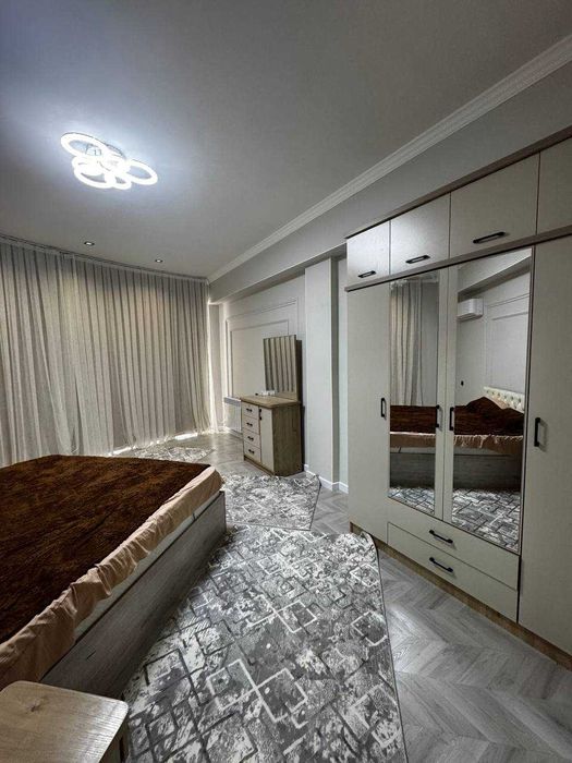 * Lafayette  3ком квартира.Евроремонт,Центр возле речки с балконом