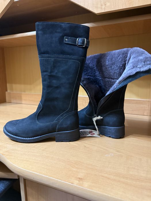 Продам зимние сапоги новые