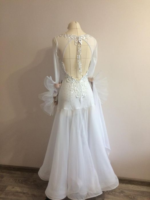 Бальное платье для