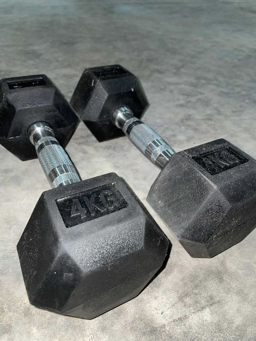 Set 2 gantere hexagonale 8 kg ( 2x4kg )