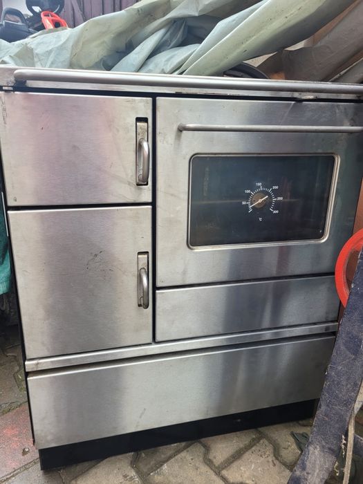 Cuptor /sobă  cu lemne