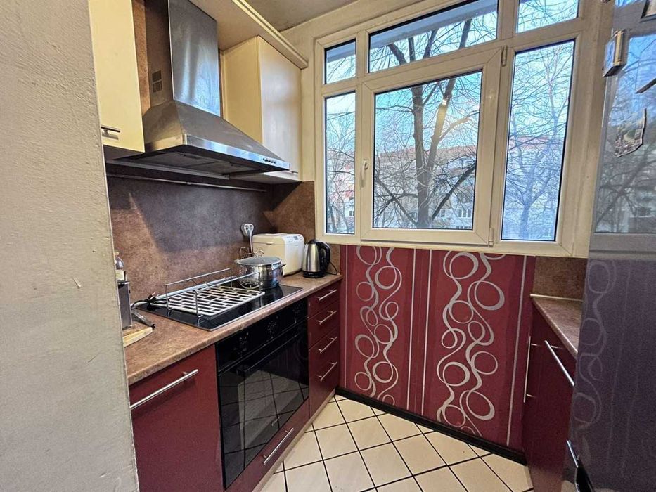 Тристаен Апартамент