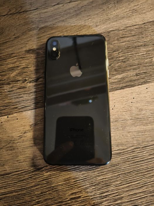 iPhone X si Xaomi Poco M3