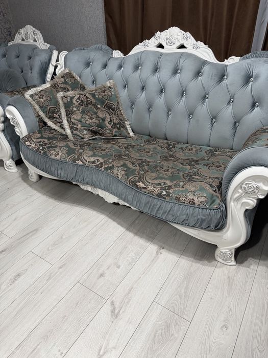 Диван и два кресла