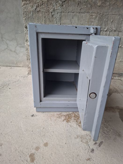 СЕЙФ Огнестойкий состояни отлично есть фото