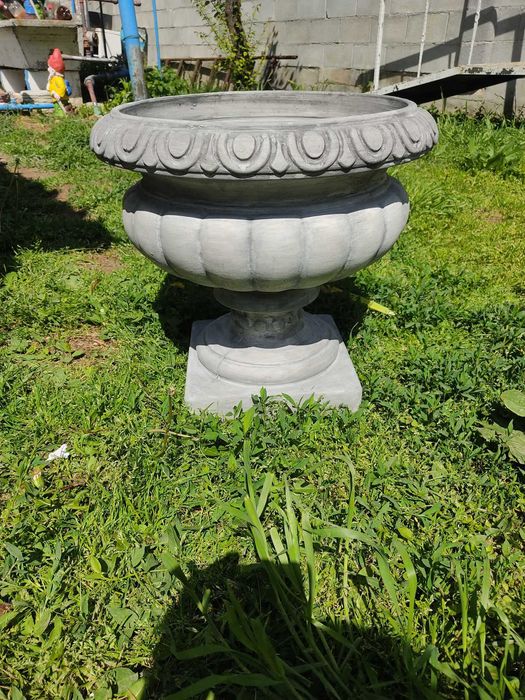 Бетонна кашпа- в римски стил