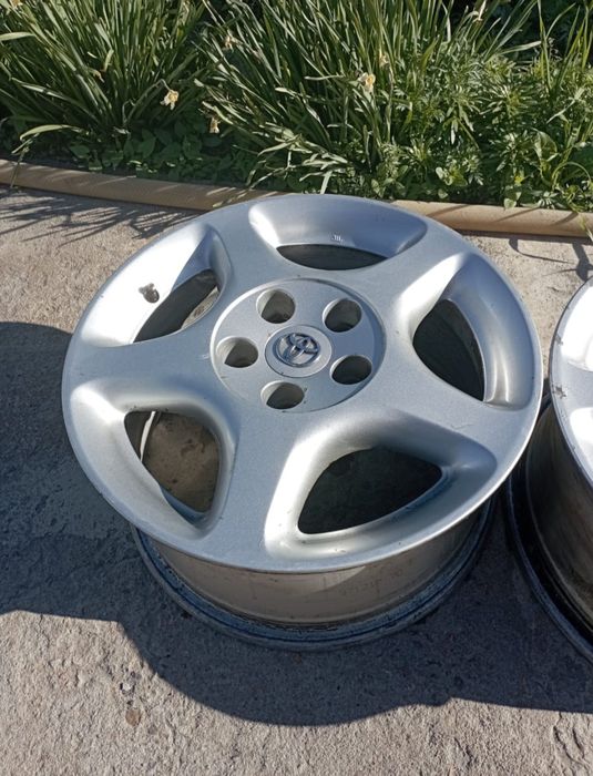 Продам диски на Toyota R16