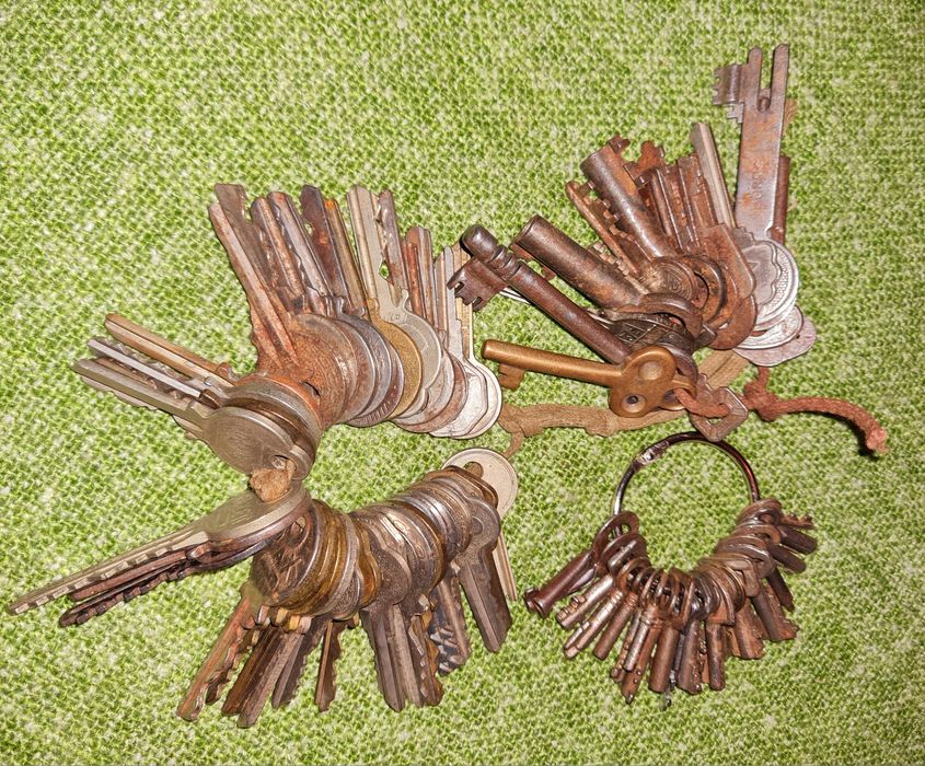 Lot chei vechi, colectie, decor, recuzita