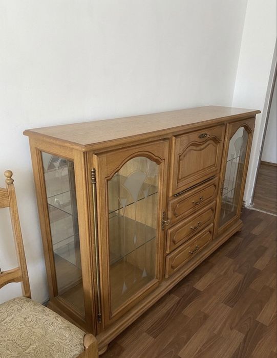 Продам сервант в хорошем состояние