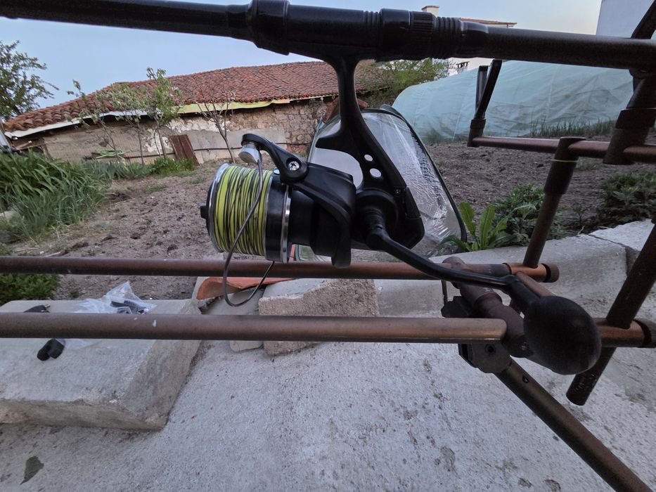 Употребявани Спод въдица, сет шаранджийски въдици , шаранджийска стойка, челник и спод станция