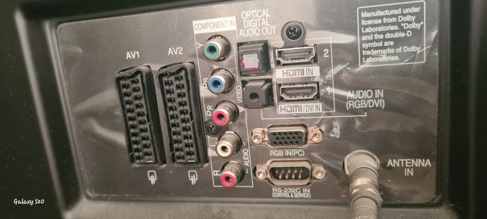 Продаю телевизор LG с столиком под телевизор