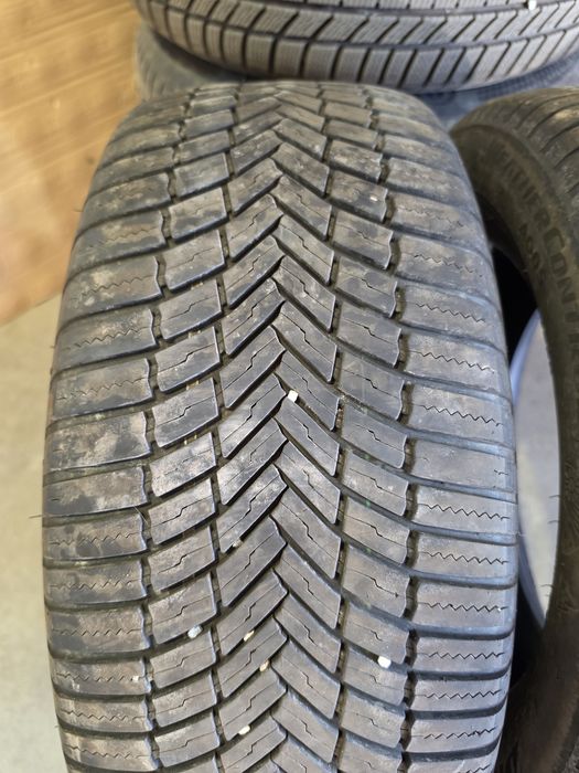 2бр. 235/55/17 Bridgestone dot4422 всесезонни гуми