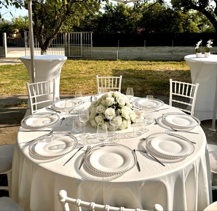 Inchiriem mese complet echipate pentru evenimente