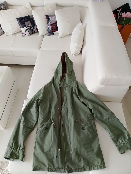 Vând geaca Parka,model deosebit,un produs ca și nouă,mărimea ,M.
