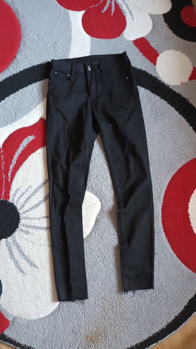 Vand pantaloni negri