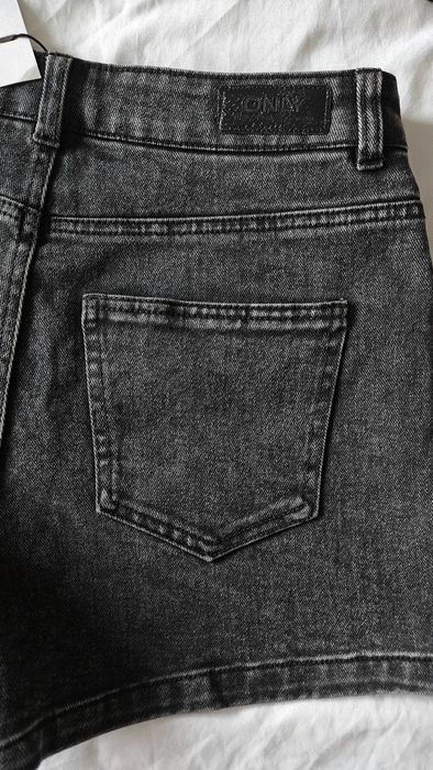 Jeans scurt denim negru spalacit ONLY, marime S, noi