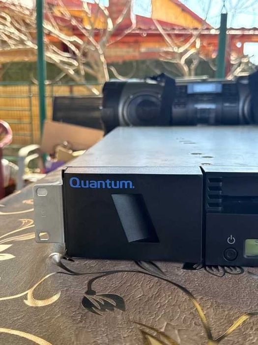 Quantum SuperLoader3 L700  sistem de stocare pe bandă