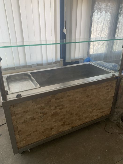 Vând vitrine frigorifice