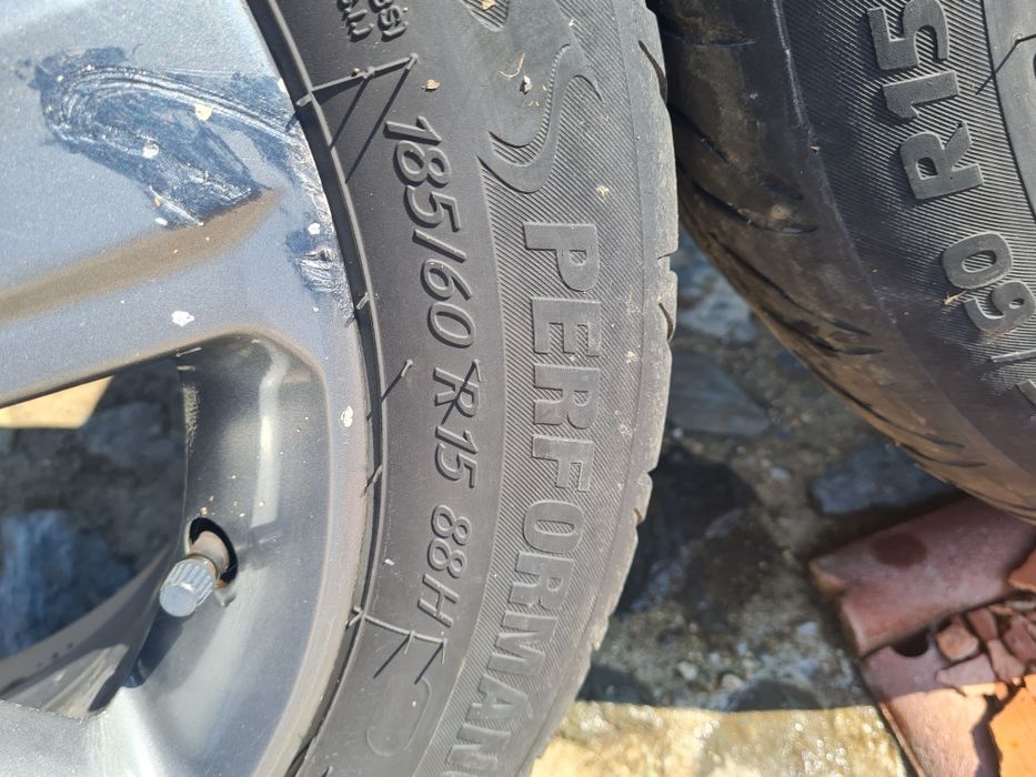 Vand jenti aliaj cu anvelope de vara opel