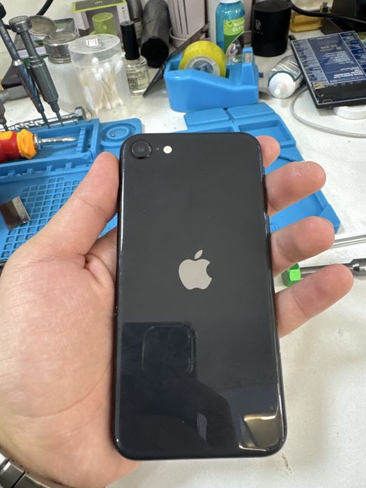 айфон SE 2020 64gb