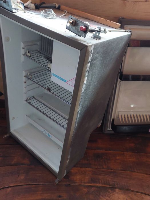 Хладилник за каравана - газов ( 12V - 220V)