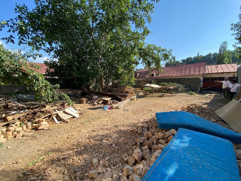 Xumsonda yer 4 sotih sotiladi