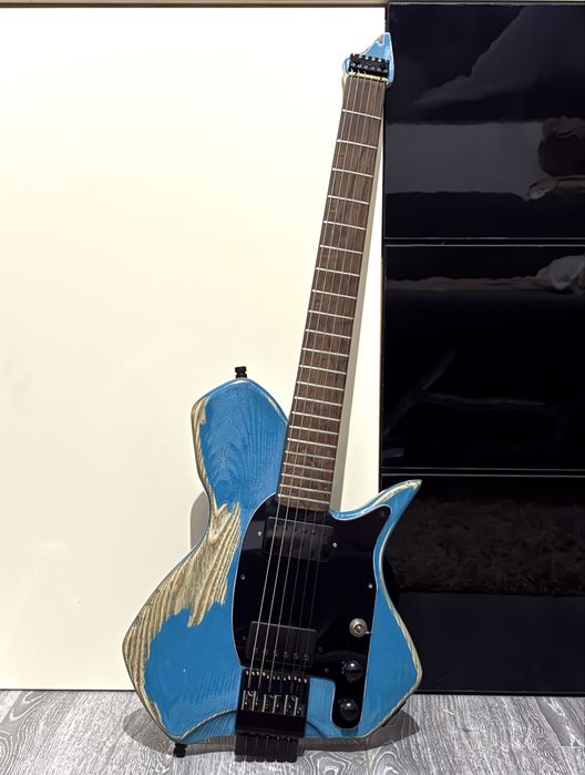 Chitara electrica handmade headless Mandate Axis 6