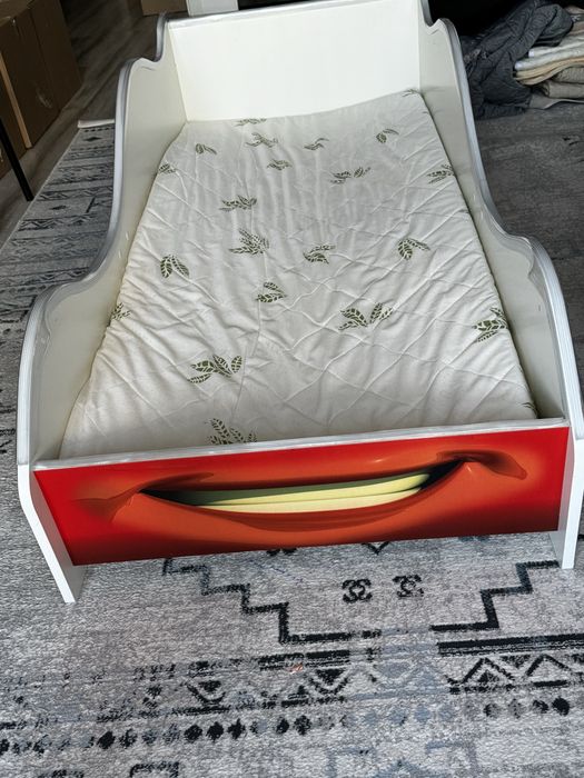 Продам детскую кроватку
