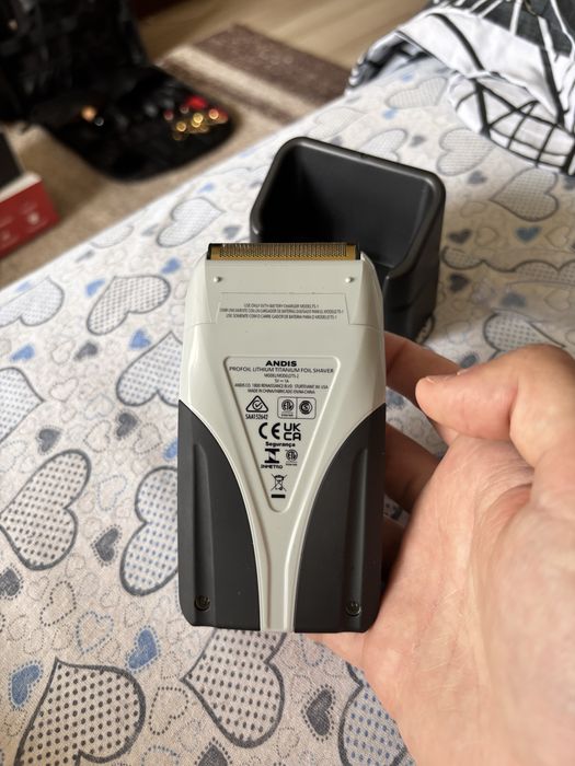 Shaver profesional Andis ProFoil Shaver Plus – Stație + Cutie, ca nou