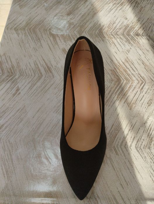 Женские туфли чёрные, замшевые