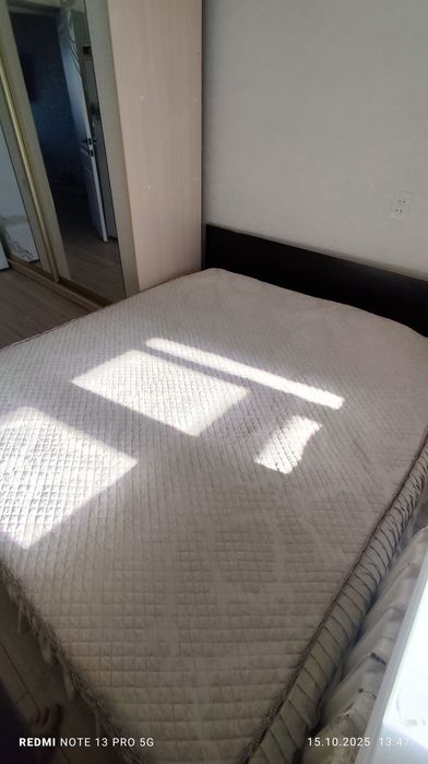 Продаю кровать с матрасом