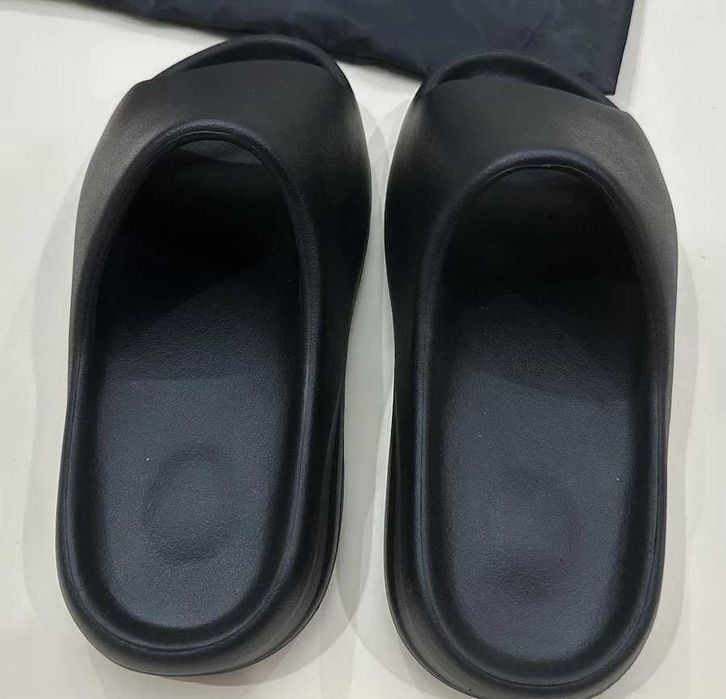 Vand papuci yeezy - toate marimile pe stoc